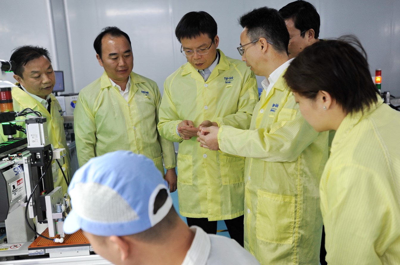 Pogo Pin半自動(dòng)鉚壓