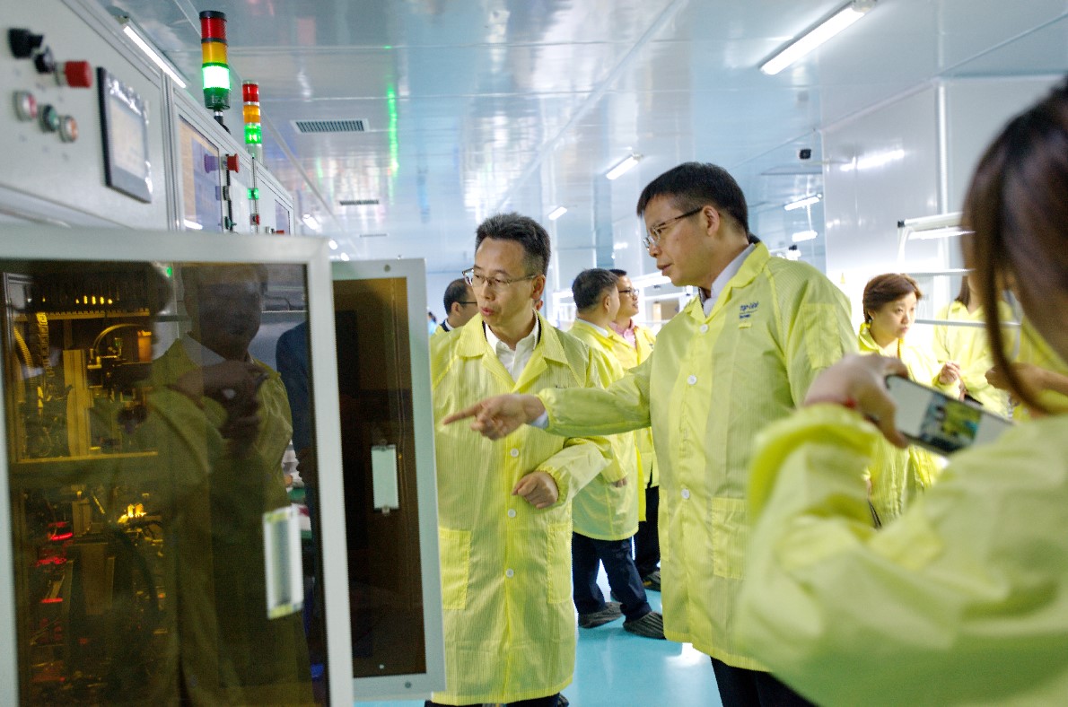 激光自動(dòng)焊接設(shè)備