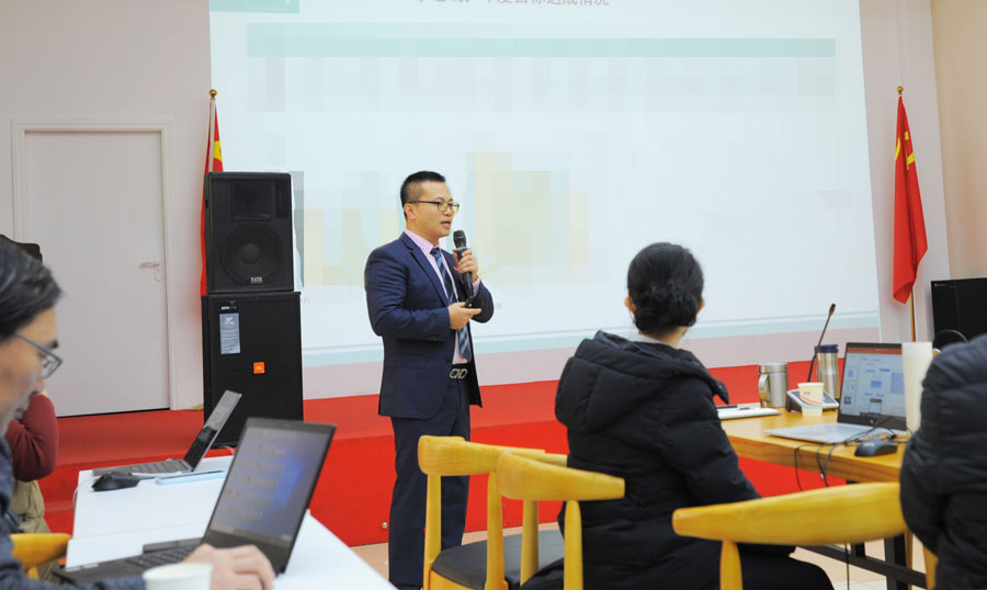 營銷中心副總作年終報告