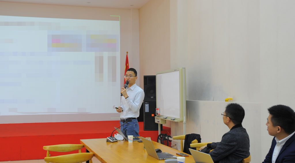 銷售同事作工作報告