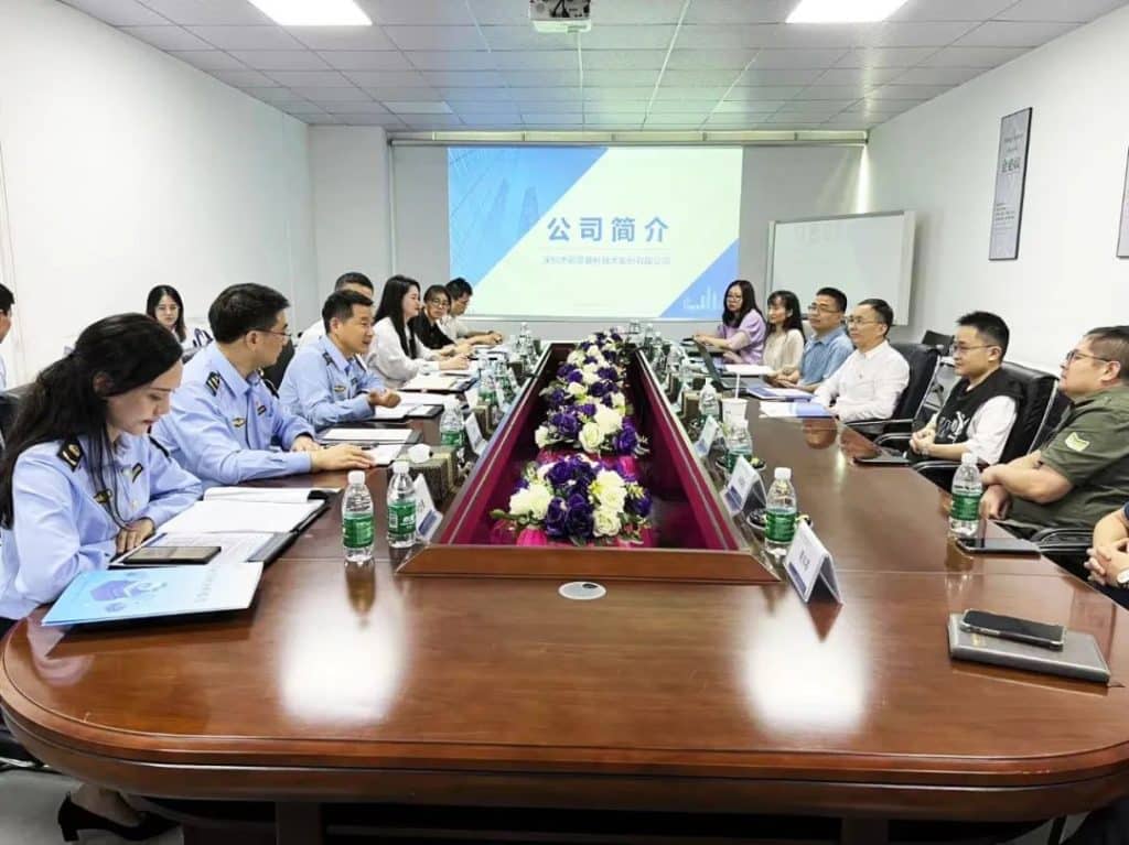 吳副局長(zhǎng)等領(lǐng)導(dǎo)與公司相碰領(lǐng)導(dǎo)座談交流